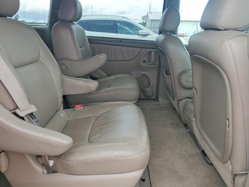2005 Toyota Sienna xle 7 Passenger