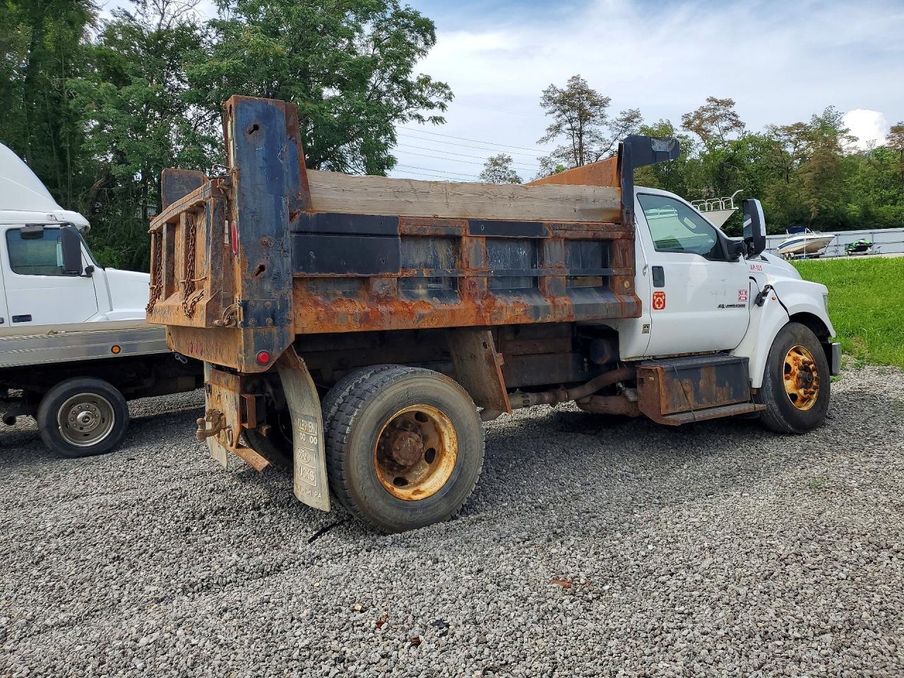 2017 Ford F750 Super Duty Dump Truck