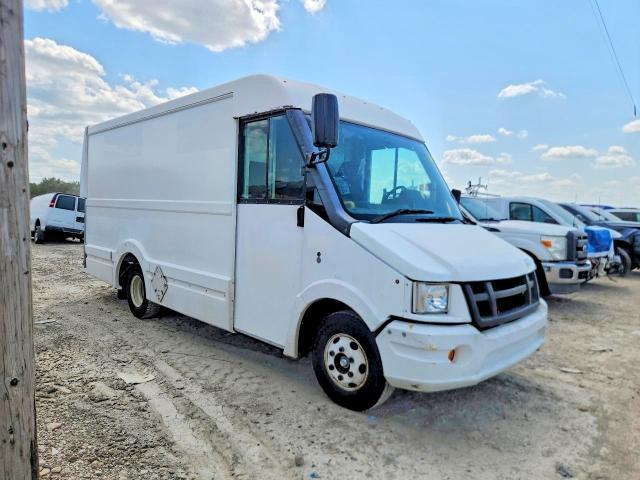 2016 Isuzu Reach Delivery Truck
