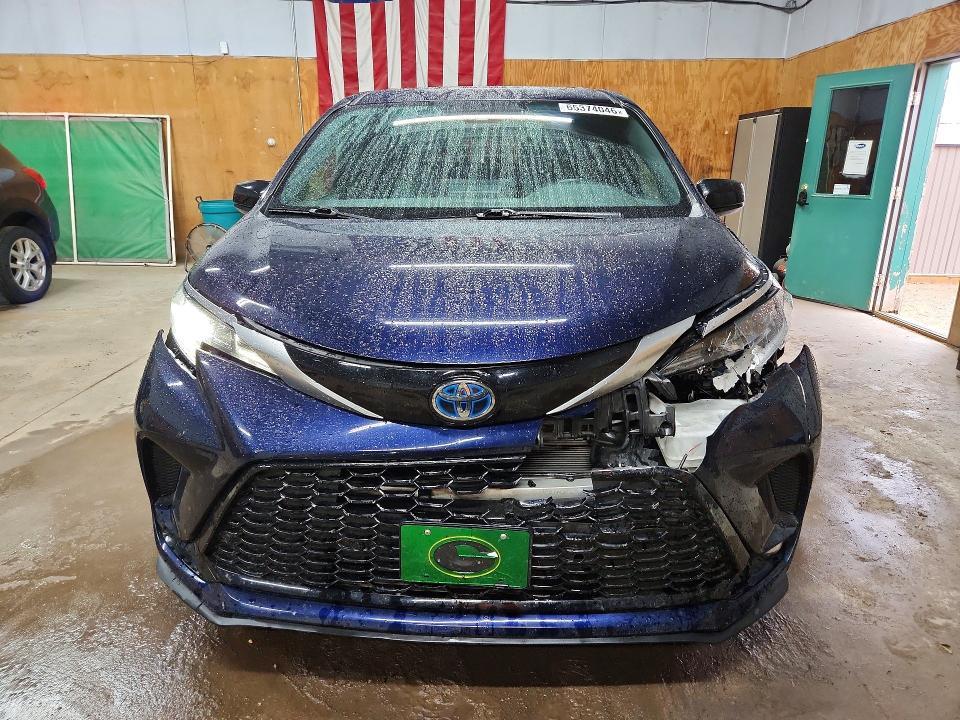 2021 Toyota Sienna XSE
