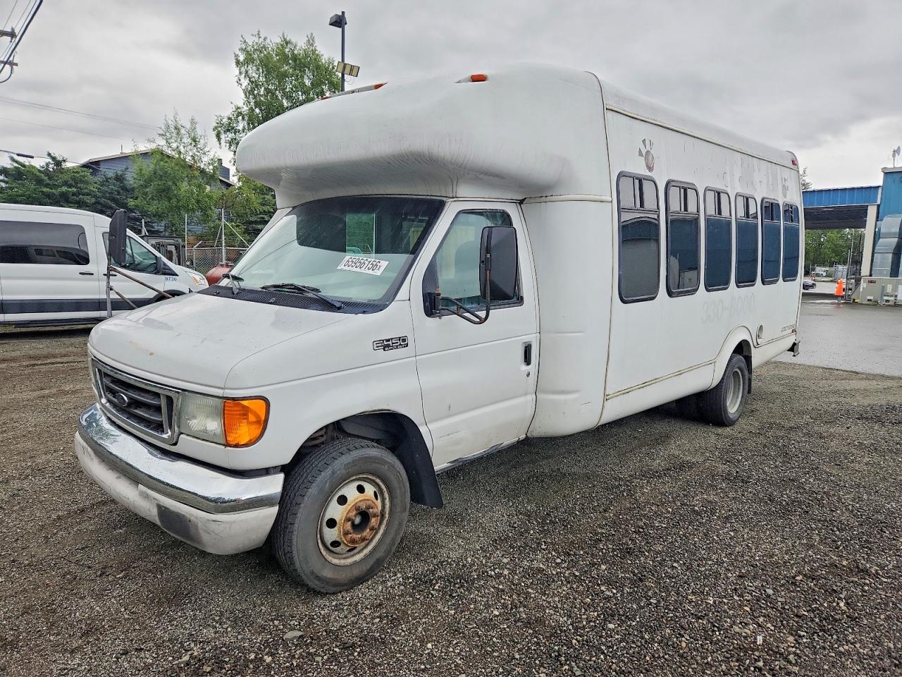 2004 Ford Econoline E450 Super Duty Cutaway Van