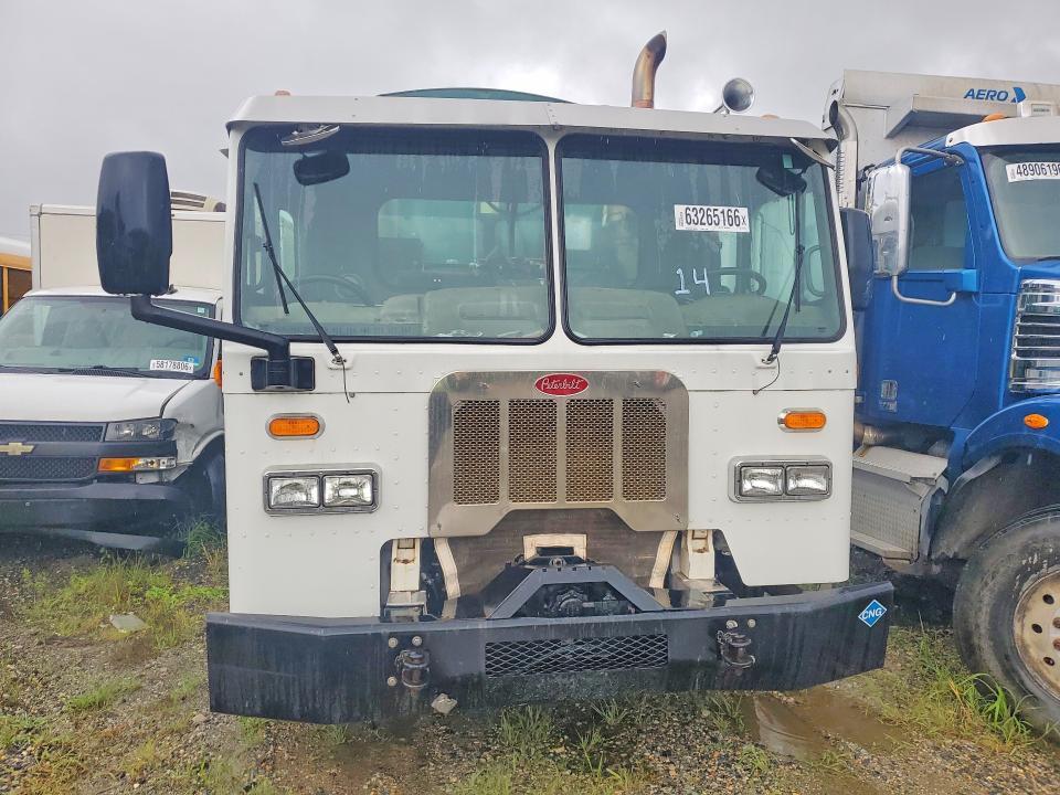 2016 Peterbilt 320 Refuse Truck