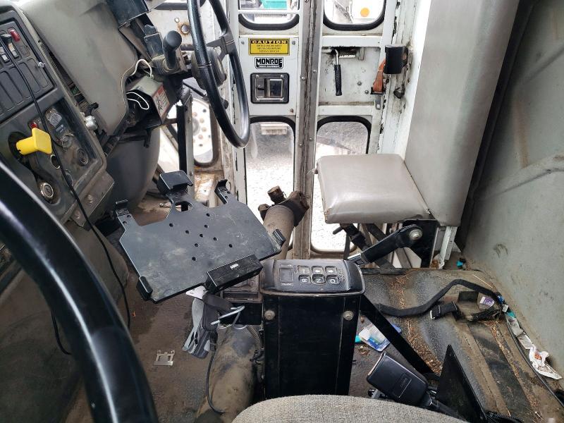 2010 International 7400 Refuse Truck