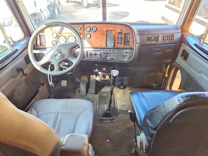 2003 Peterbilt 385 Semi Truck