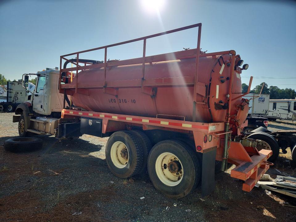 2013 Mack GU813 Tank Truck