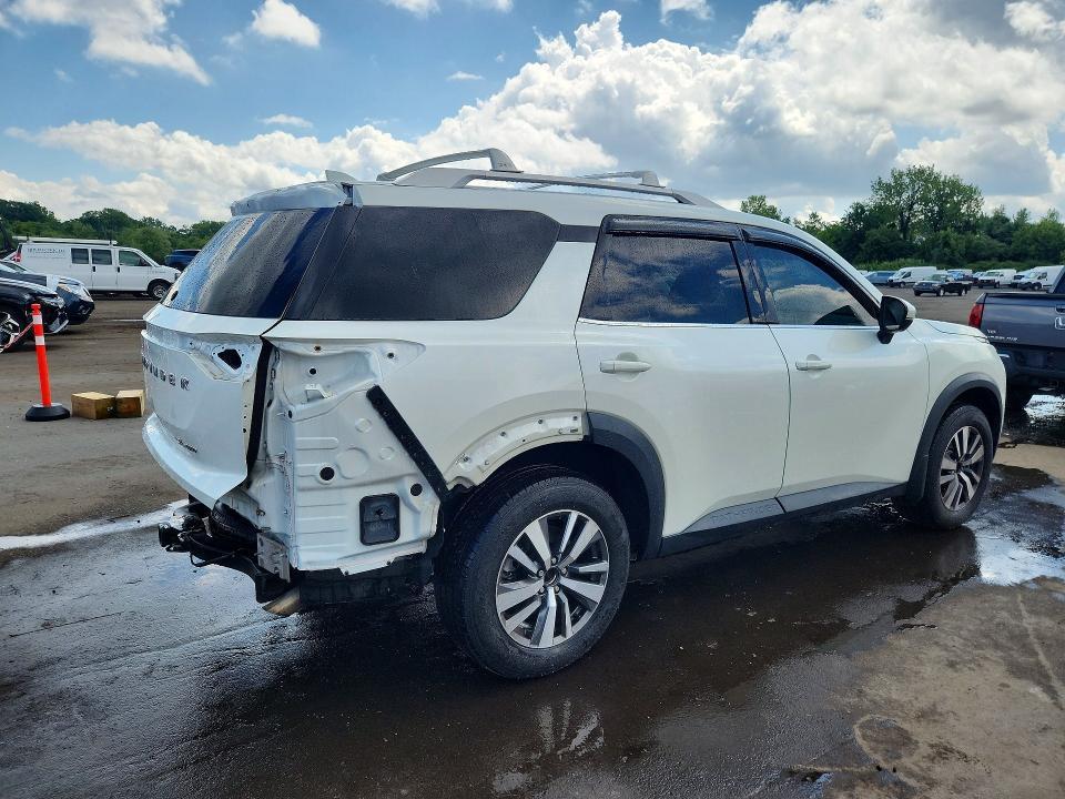 2024 Nissan Pathfinder SL