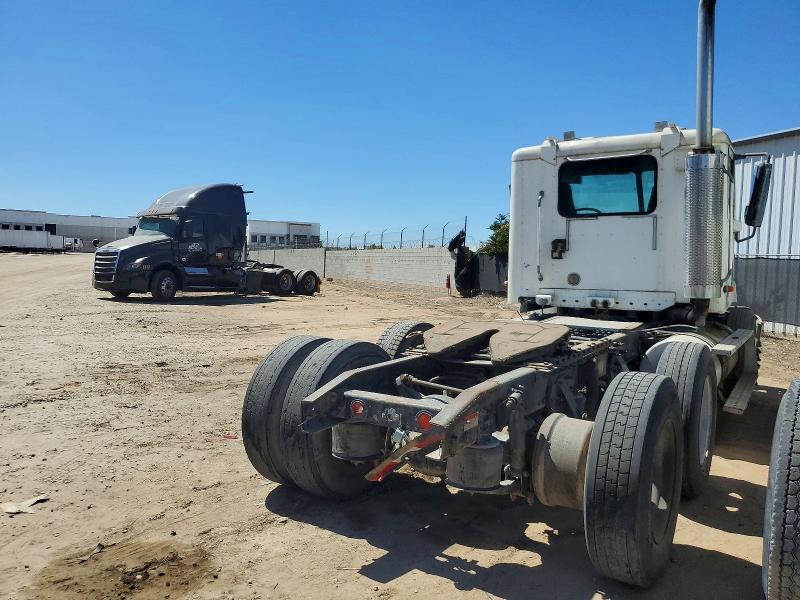 2001 Freightliner CST120 Semi Truck