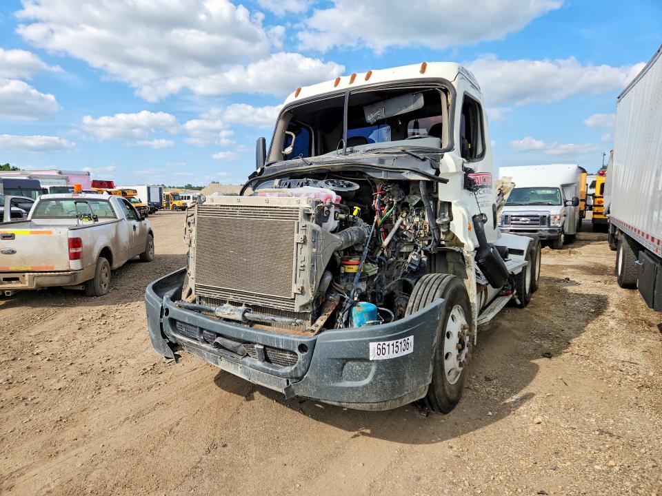 2014 Freightliner Cascadia Semi Truck
