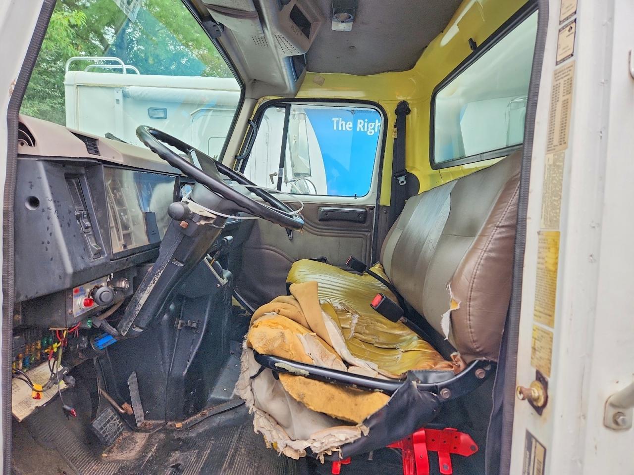 2000 International 4700 Chipper Truck
