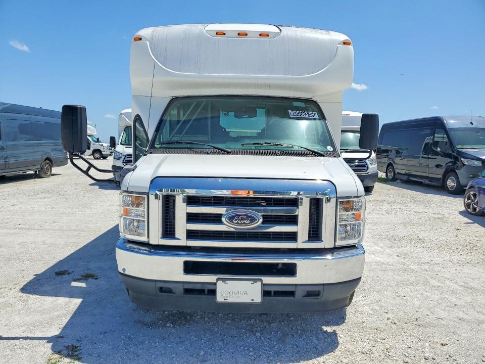 2021 Ford Econoline E350 Super Duty Cutaway Van