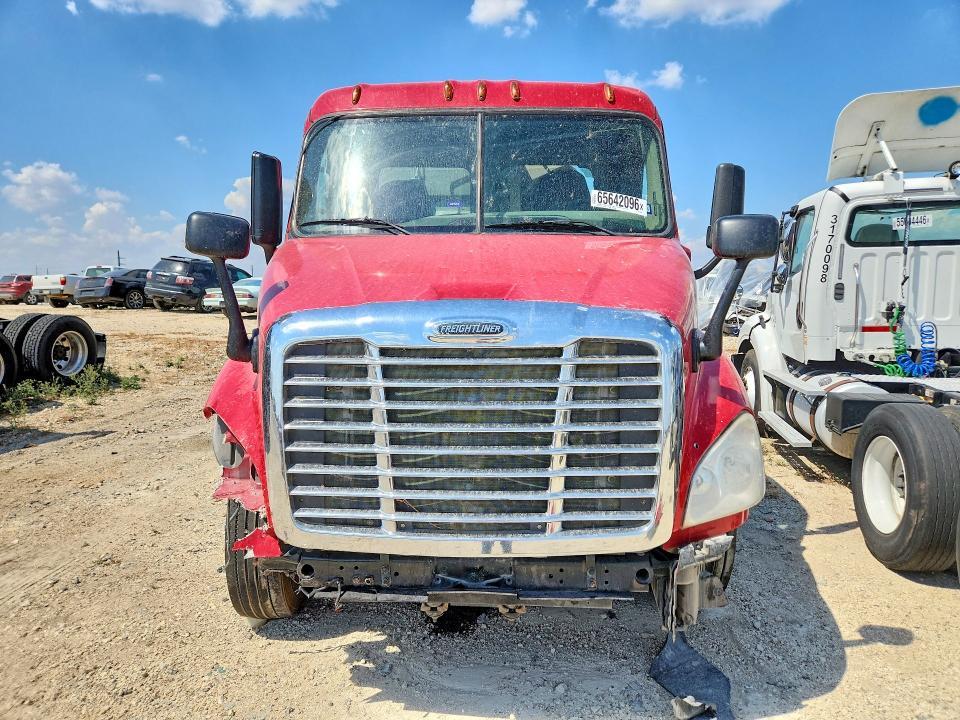 2015 Freightliner Cascadia Semi Truck