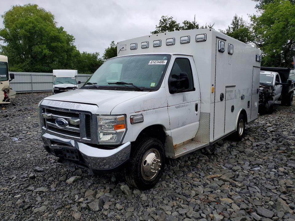 2015 Ford Econoline E350 Super Duty Cutaway Van