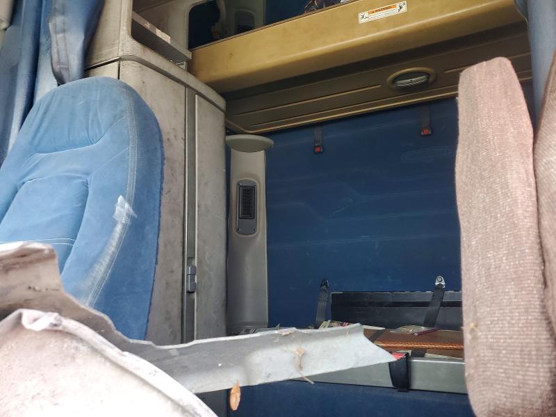 2003 Freightliner Conventional Columbia