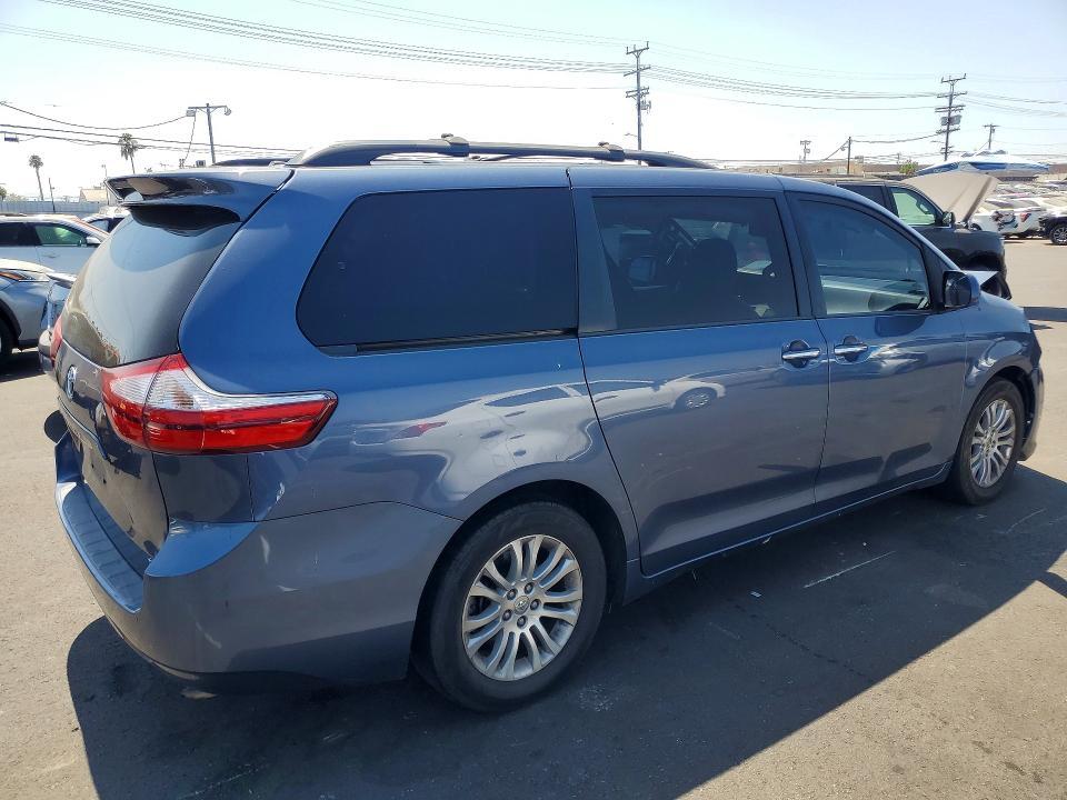 2015 Toyota Sienna xle 8-passenger