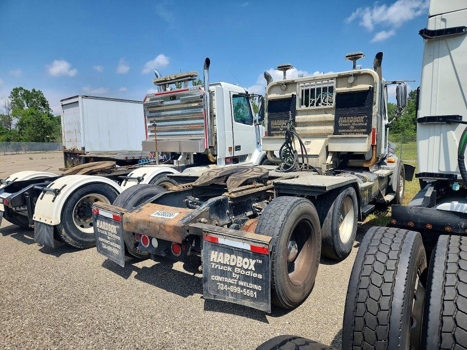 2016 Mack CXU613 Semi Truck