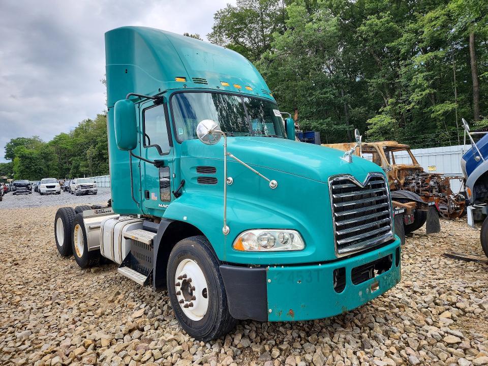 2015 Mack CXU613 Semi Truck