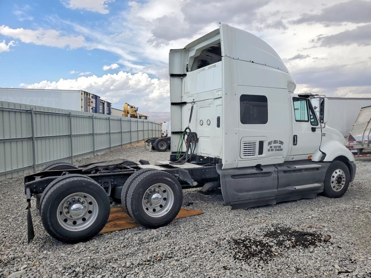2016 International 2022 International LF687 Semi Truck