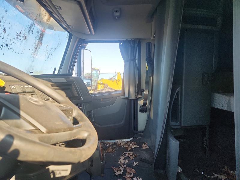 2019 Volvo VNL Semi Truck