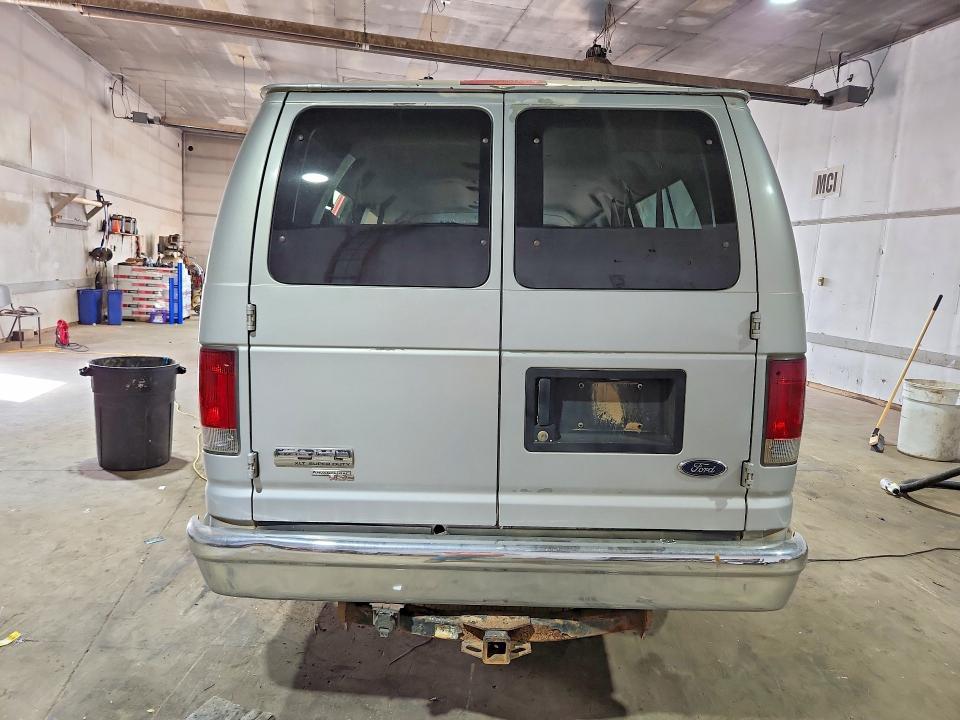 2006 Ford Econoline E350 Super Duty Wagon