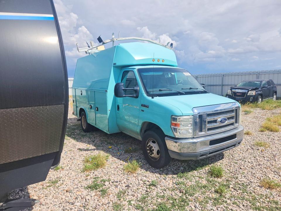 2016 Ford Econoline E350 Super Duty Cutaway Van