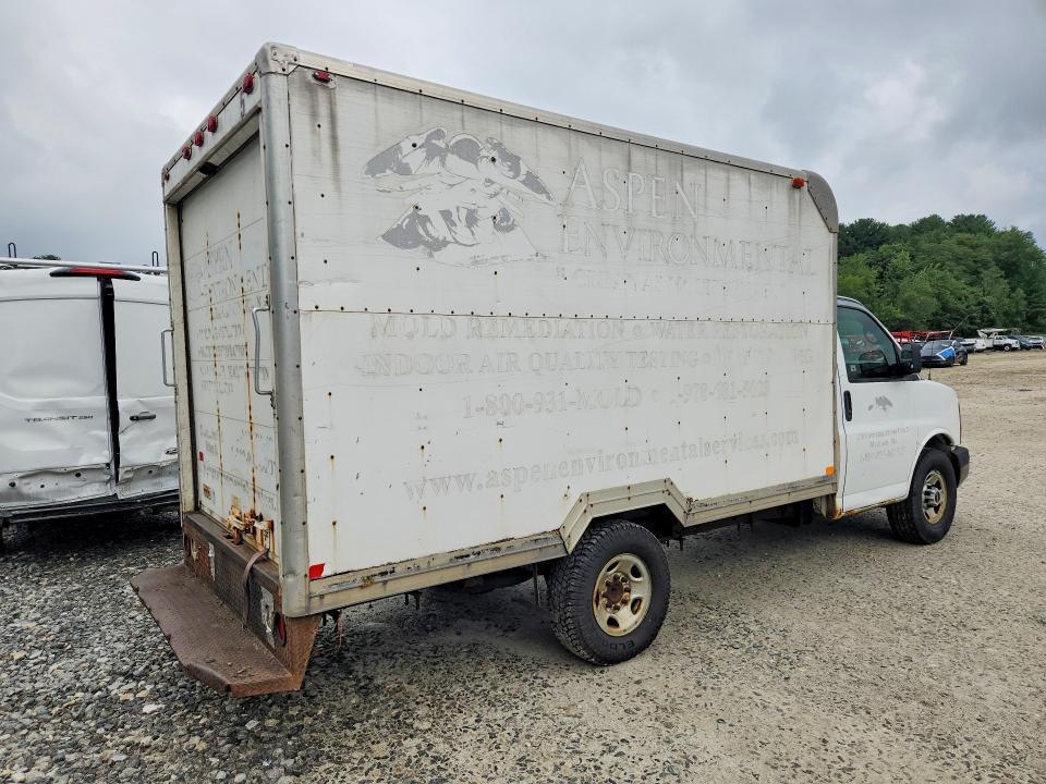 2009 GMC Savana Cutaway G3500