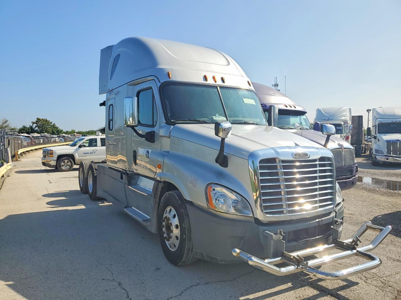 2015 Freightliner Cascadia Semi Truck
