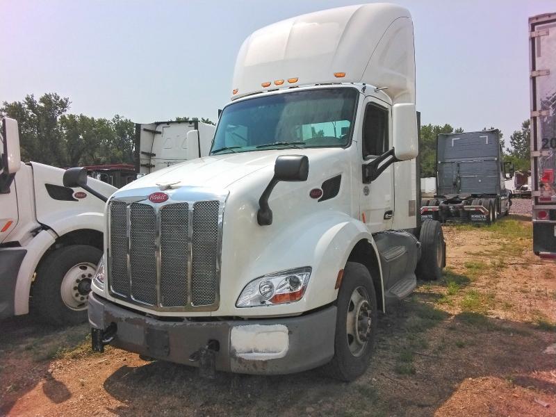 2017 Peterbilt 579 Semi Truck