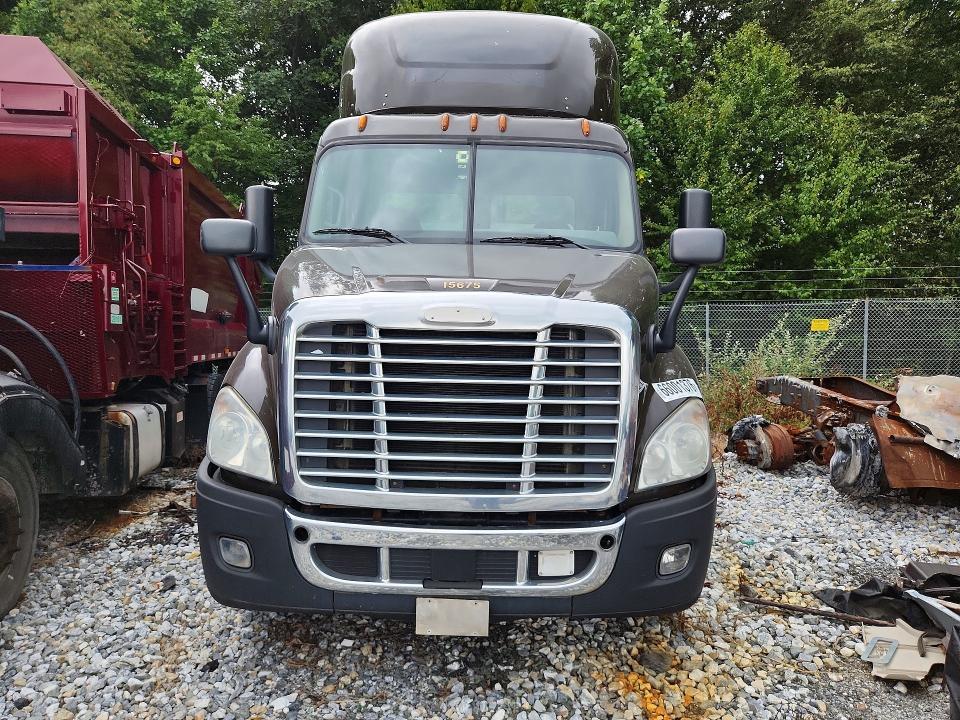 2017 Freightliner Cascadia 113 Semi Truck