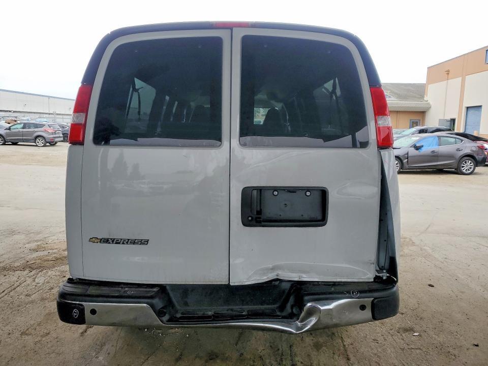 2025 Chevrolet Express G3500 LT