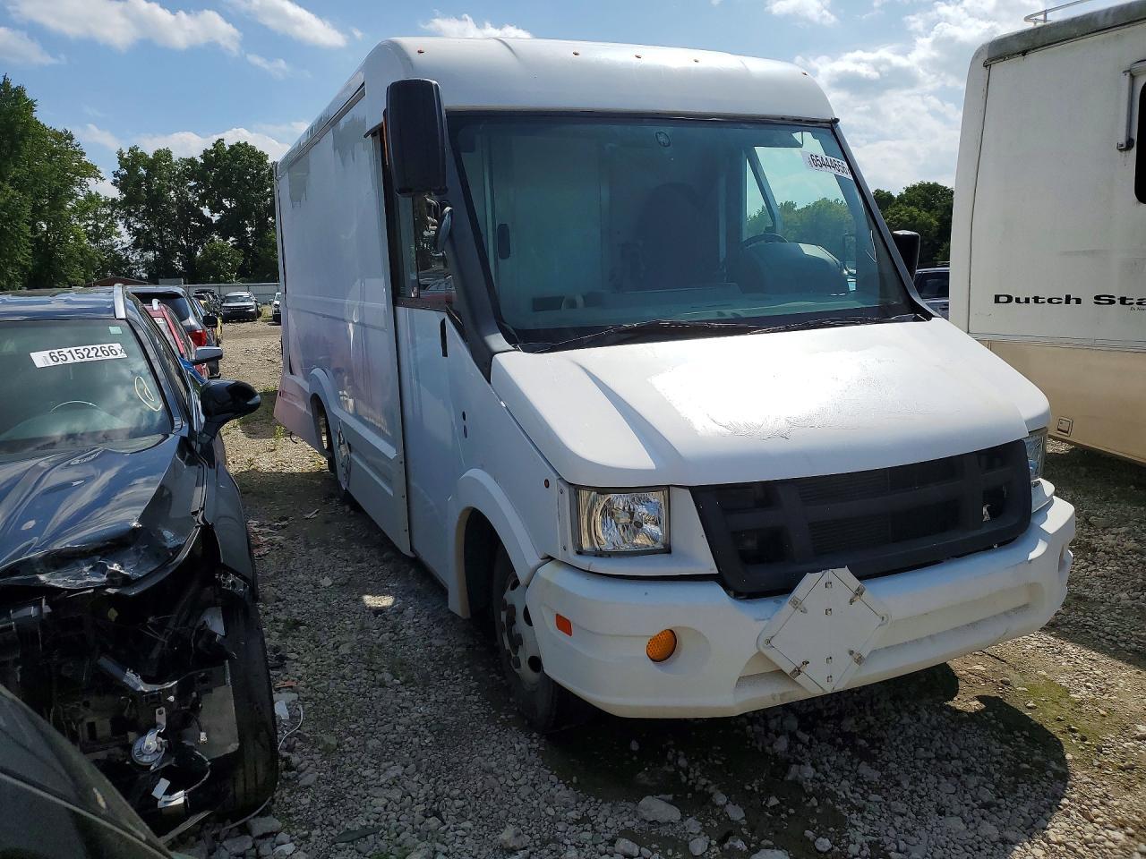 2018 Isuzu NPR Reach-Delivery Van