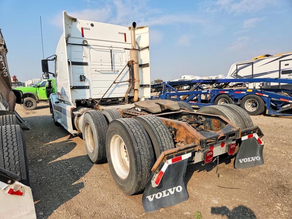 2004 Volvo VN VNL