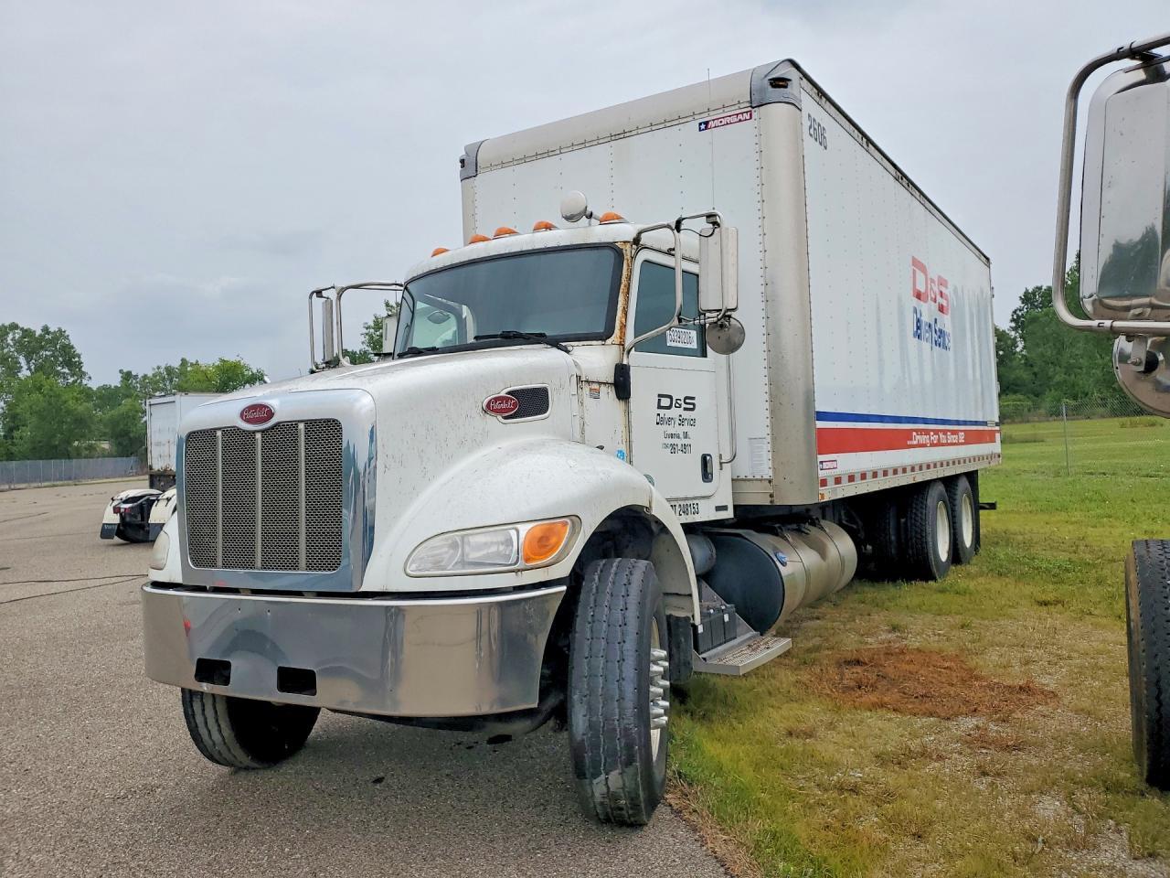 2016 Peterbilt 348 BOX Truck