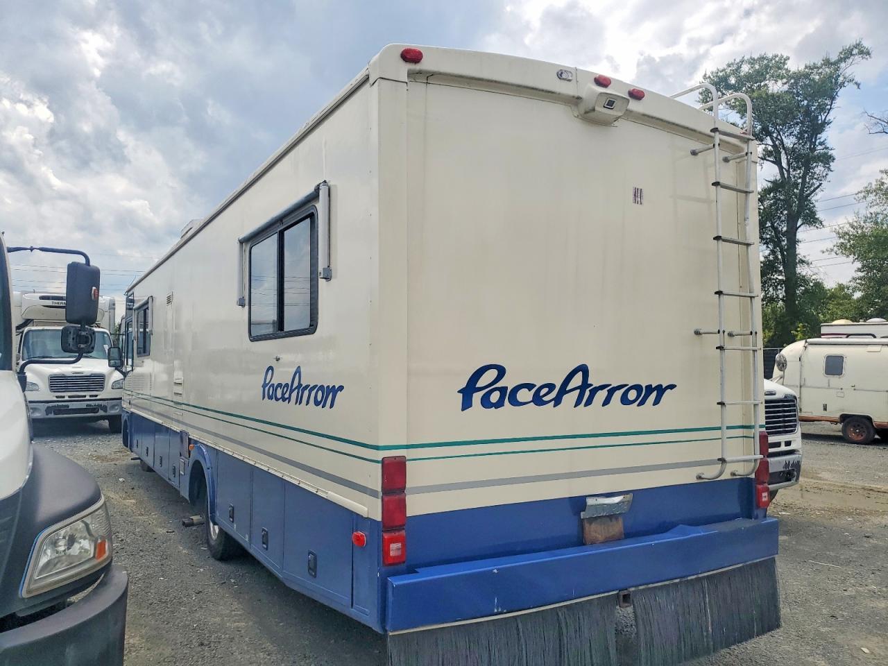 1996 Pace American Arrorr RV