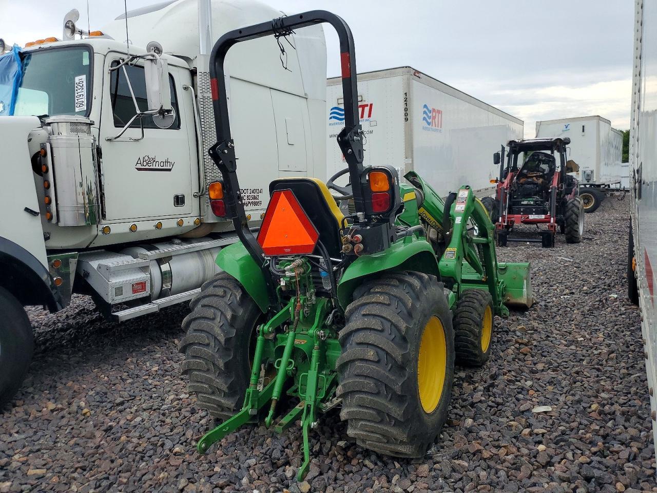 2022 John Deere 3039R Tractor