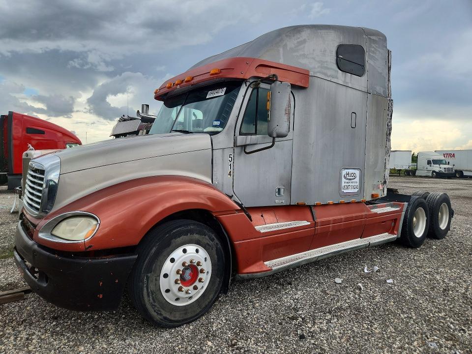 2001 Freightliner Columbia 120 Semi Truck