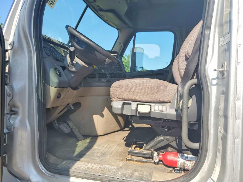 2015 Freightliner Cascadia Semi Truck