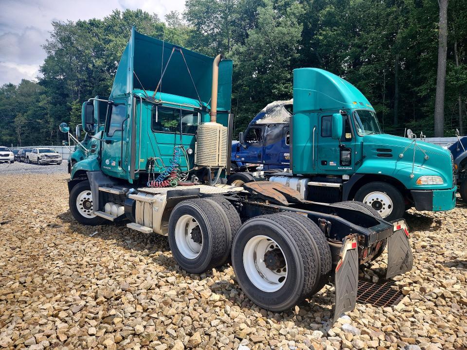 2015 Mack 600 CXU600-Semi Truck
