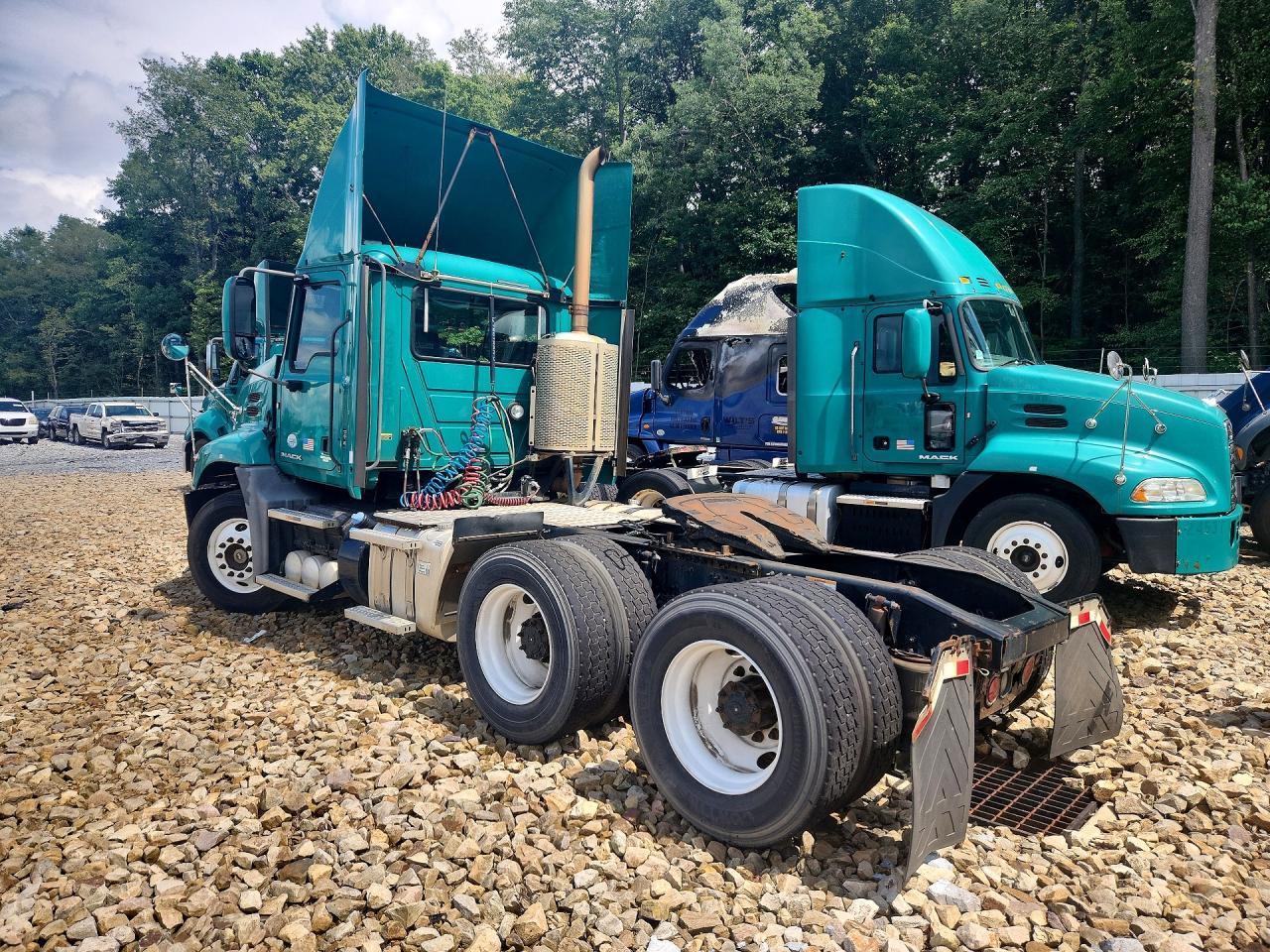 2015 Mack 600 CXU600-Semi Truck