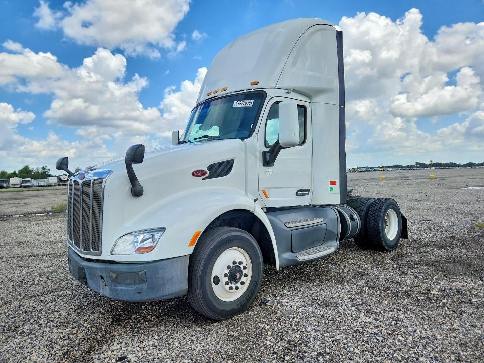 2016 Peterbilt 579 Semi Truck