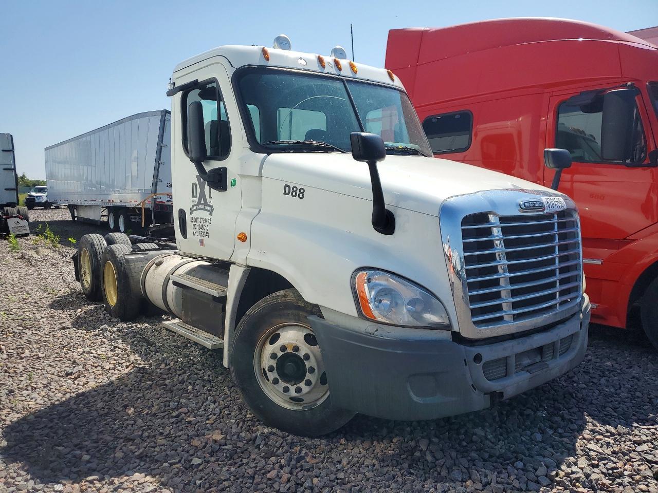 2014 Freightliner Cascadia Semi Truck