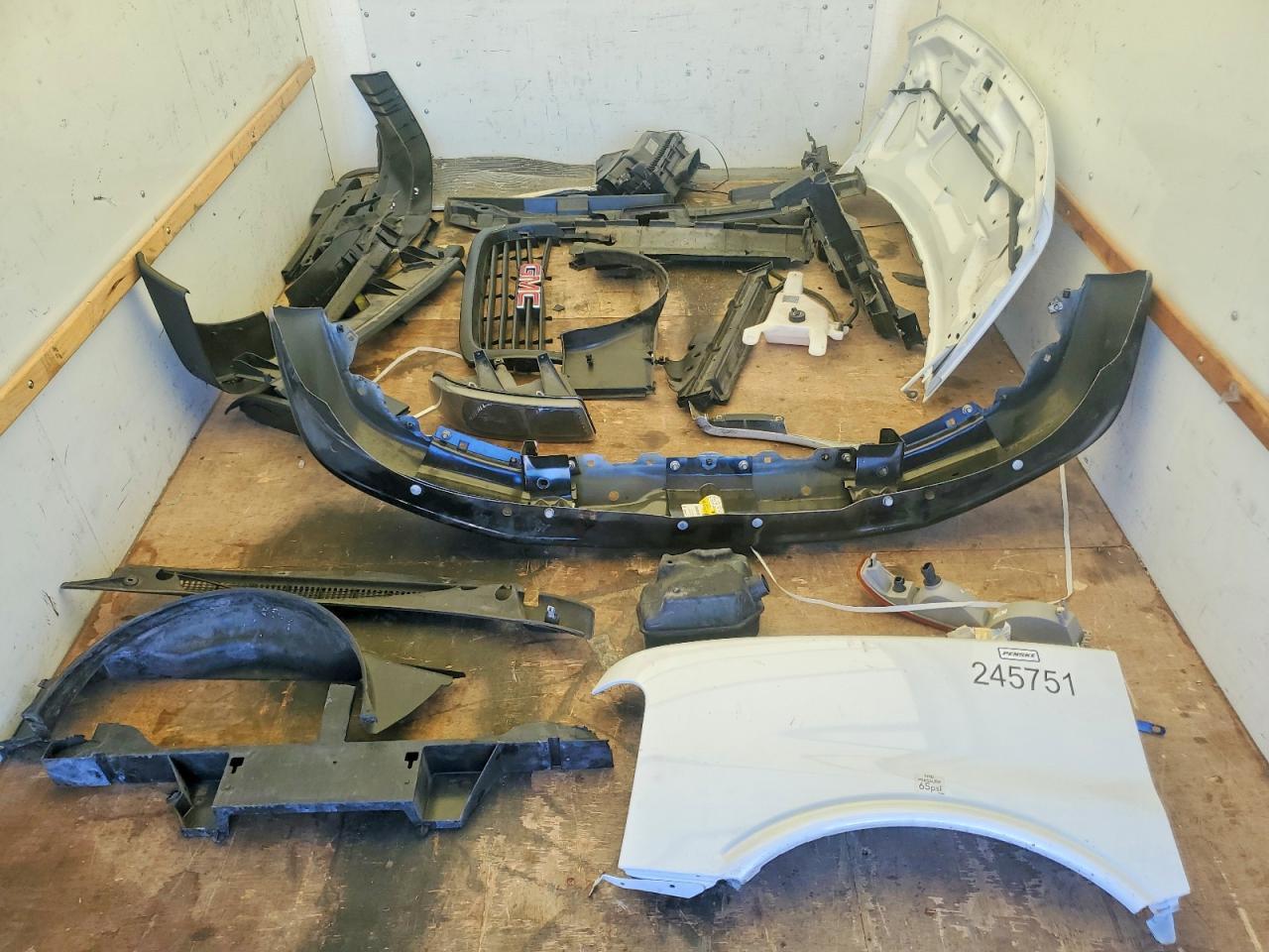 2022 GMC Savana BOX Truck