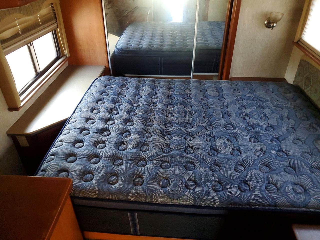 2005 Country Coach Motorhome RV