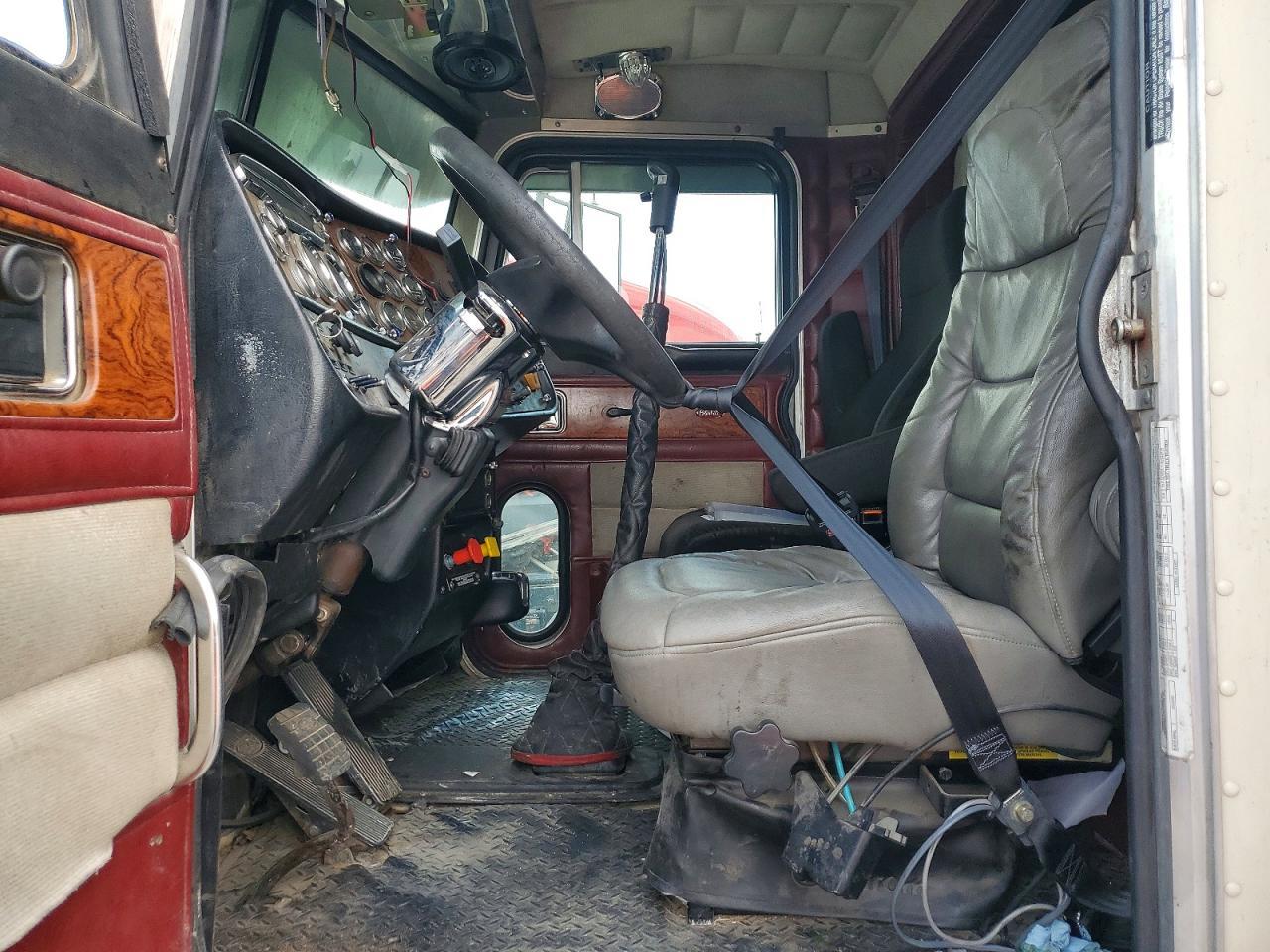 2001 Peterbilt 379 Semi Truck