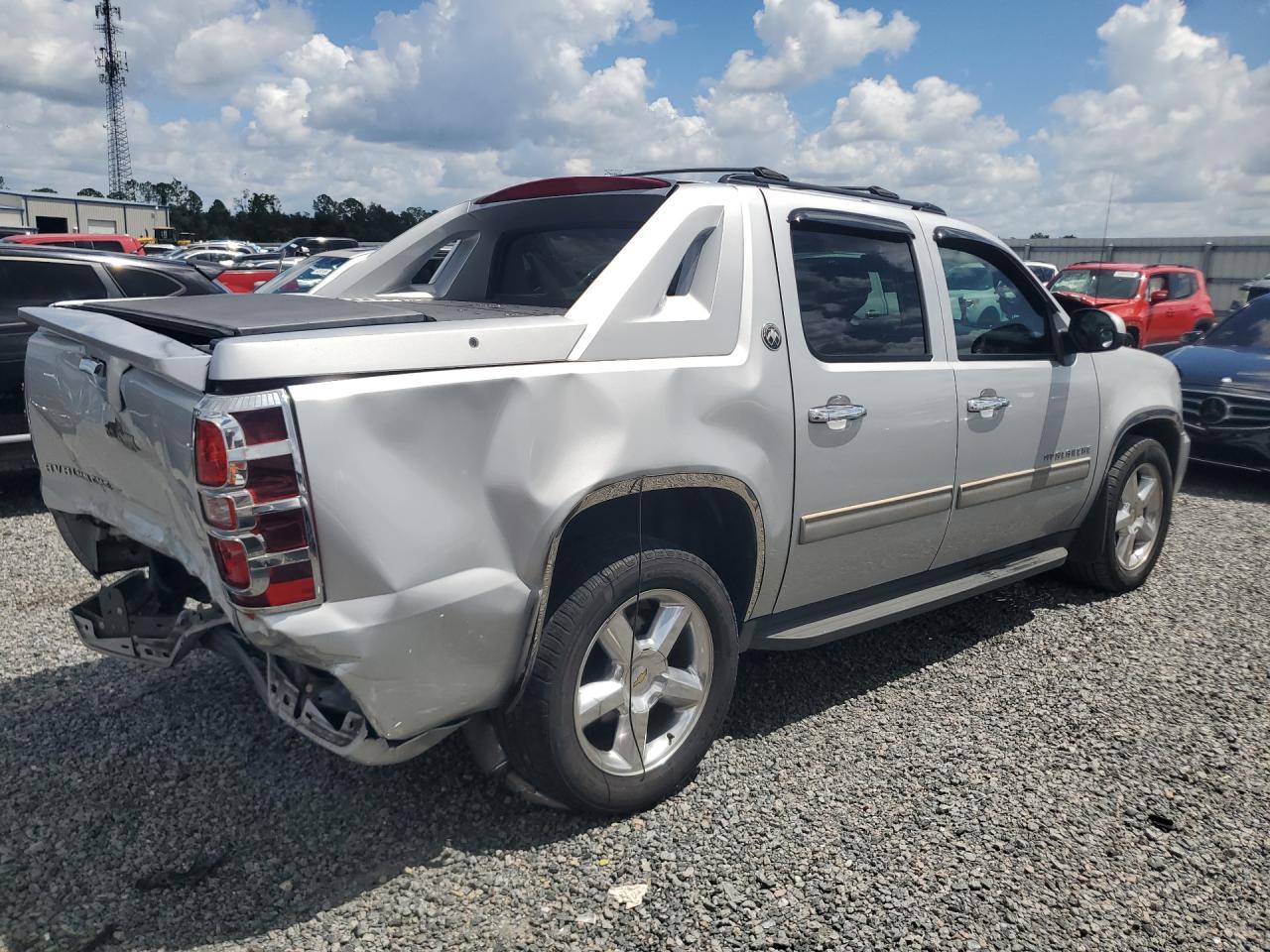 2013 Chevrolet Avalanche LS