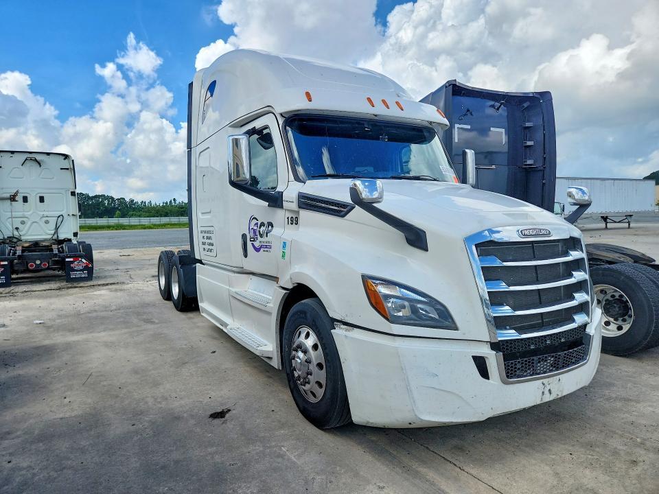 2020 Freightliner Cascadia 126 Semi Truck