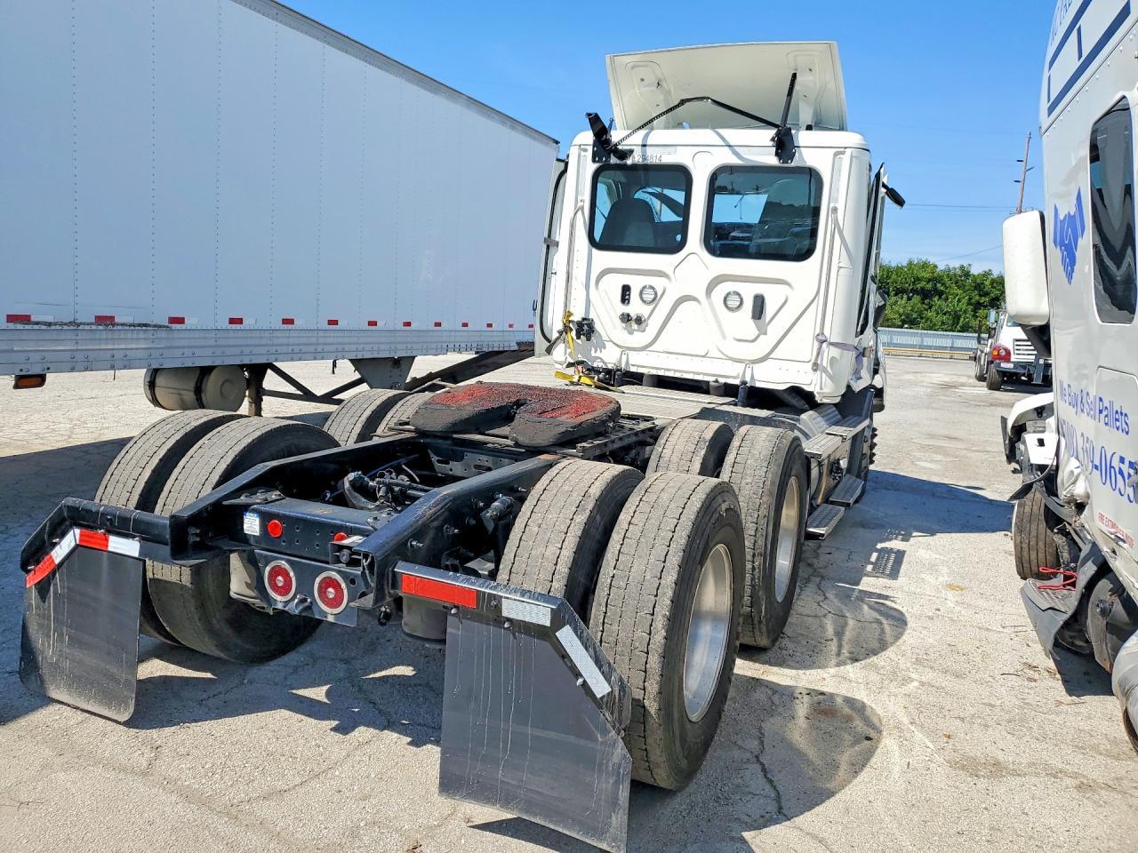 2025 Freightliner Cascadia 116 Semi Truck