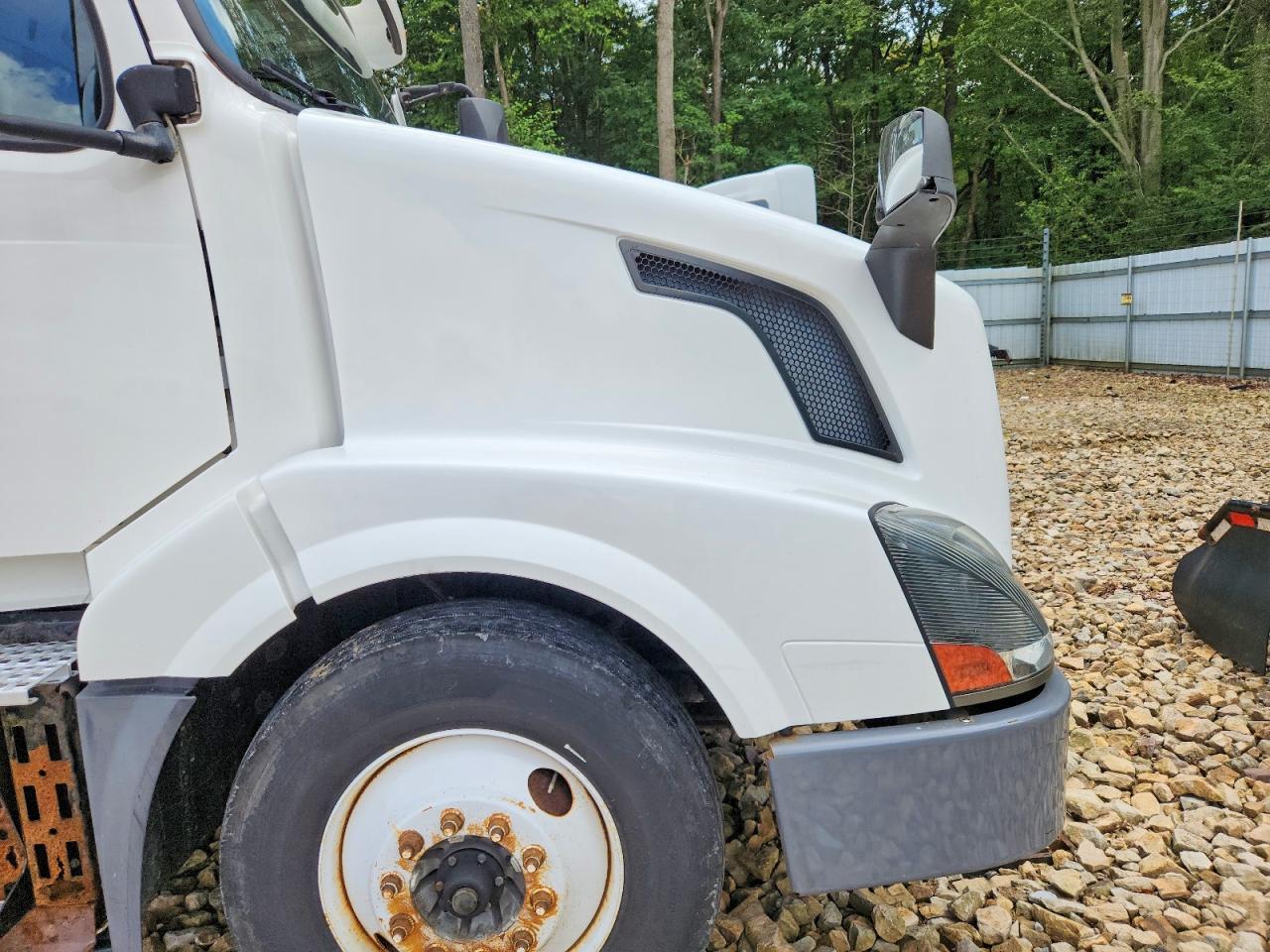 2017 Volvo VNL Semi Truck
