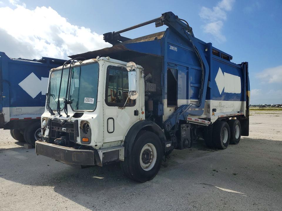 2011 Mack 600 MRU600