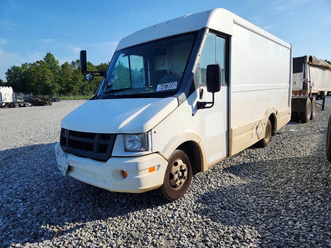 2018 Isuzu Reach Delivery Truck