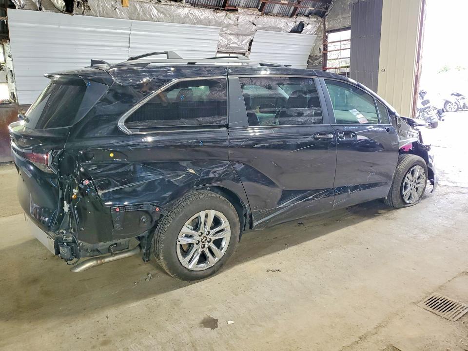 2026 Toyota Sienna XLE 7-PASSENGER